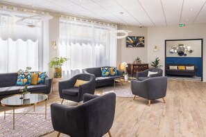 Lobby sitting area - Hôtel Locarno Nice (Nice)