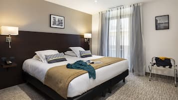 Deluxe Double Room | Minibar, in-room safe, soundproofing, free WiFi
