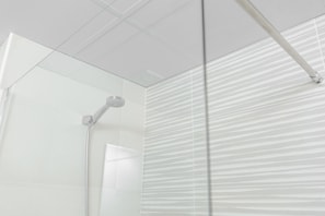 Bathroom shower - Hotel Snö Condes del Pallars (Rialp)
