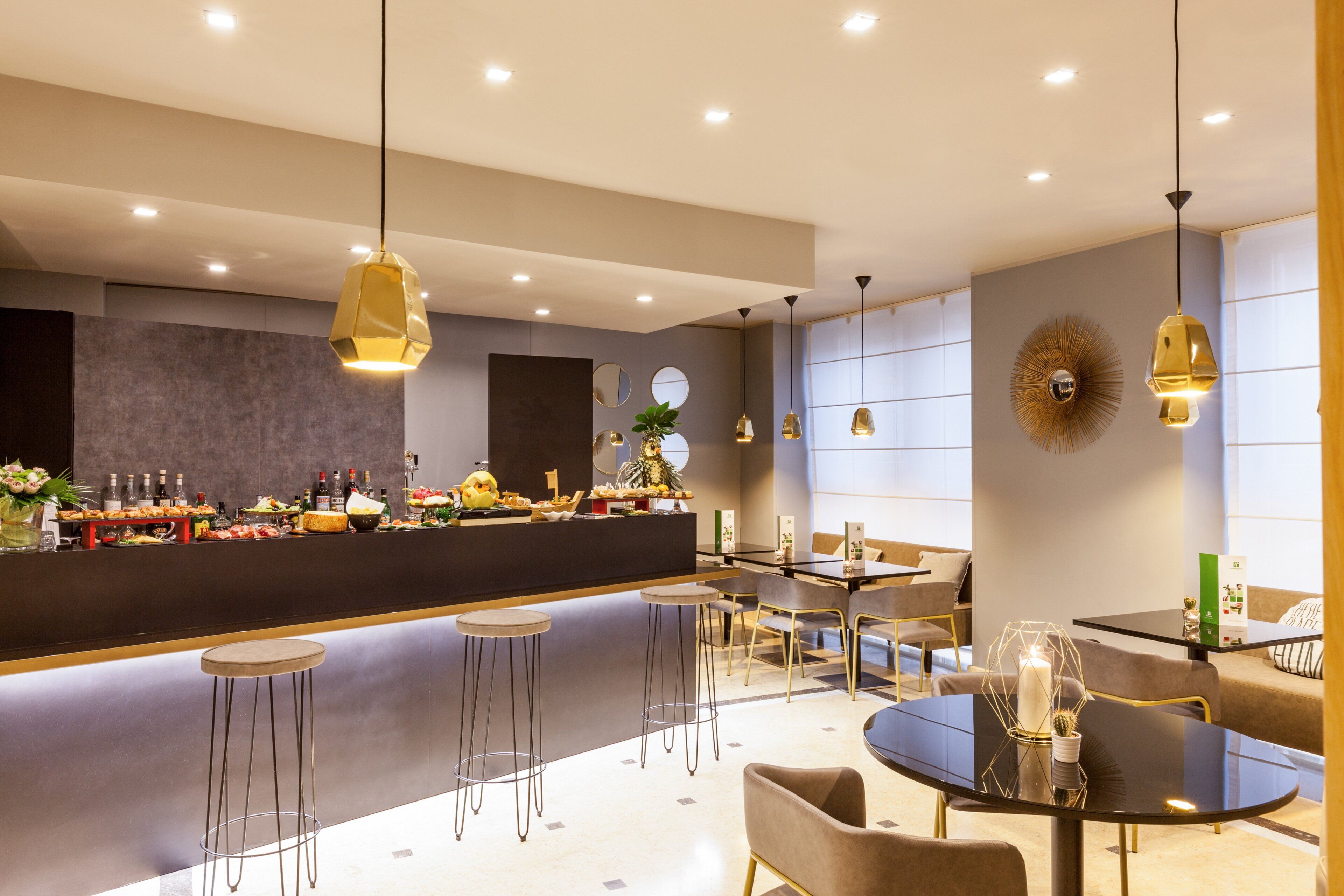Cocktail bar