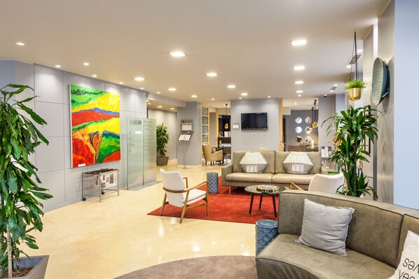 Lobby sitting area - Holiday Inn Milan - Garibaldi Station by IHG (Milan)