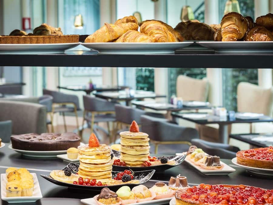 Café da manhã com buffet todos os dias (EUR 16 por pessoa)