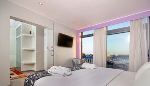 Deluxe Double Room, Sea View | Minibar, desk, blackout curtains, soundproofing - Urban Hotel Santa Eulália (Albufeira)