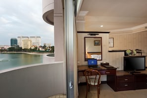 Honeymoon-Zimmer, 1 Doppelbett | Blick auf den See