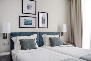 Standaard tweepersoonskamer | Een minibar, een kluis op de kamer, verduisterende gordijnen, babybedden