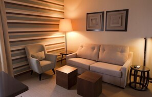 Suite | Living room | 60-cm TV with cable channels