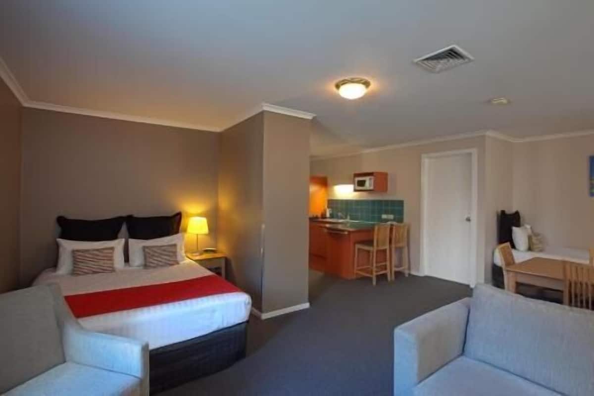 In-room safe, desk, iron/ironing board, free WiFi