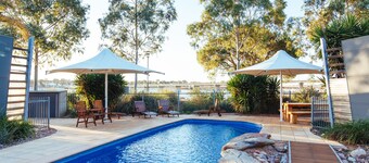 Majestic Oasis Apartments