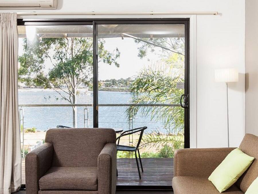 Apartemen, 1 kamar tidur (Waterfront) | Brankas, meja kerja, setrika/meja setrika, dan Wi-Fi gratis