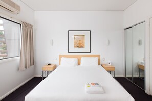 Executive One Bedroom Apartment | In-room safe, desk, iron/ironing board, free WiFi