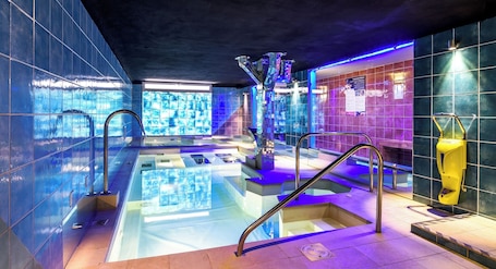 Piscina coperta. Hotel Santoli