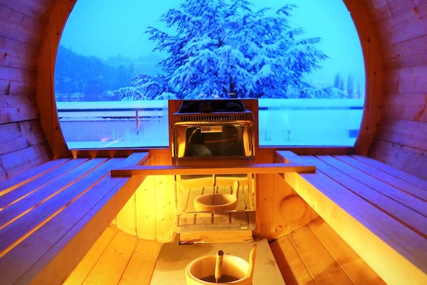 Sauna, hot tub, Turkish bath, body treatments, hydrotherapy, facials