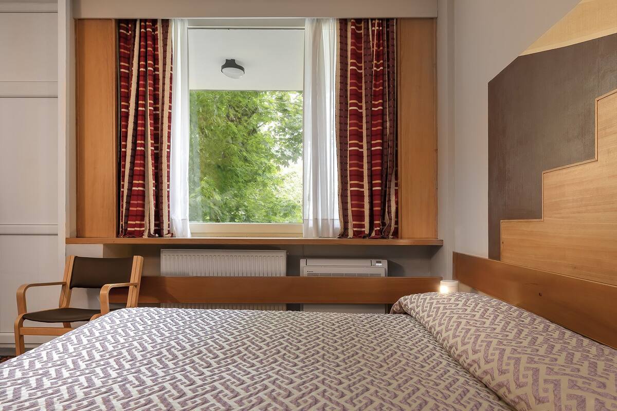Minibar, coffre-fort, bureau, accès au Wi-Fi (inclus)