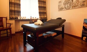 Badstue, boblebad, tyrkisk bad/hamam, kroppsbehandlinger og hydroterapi