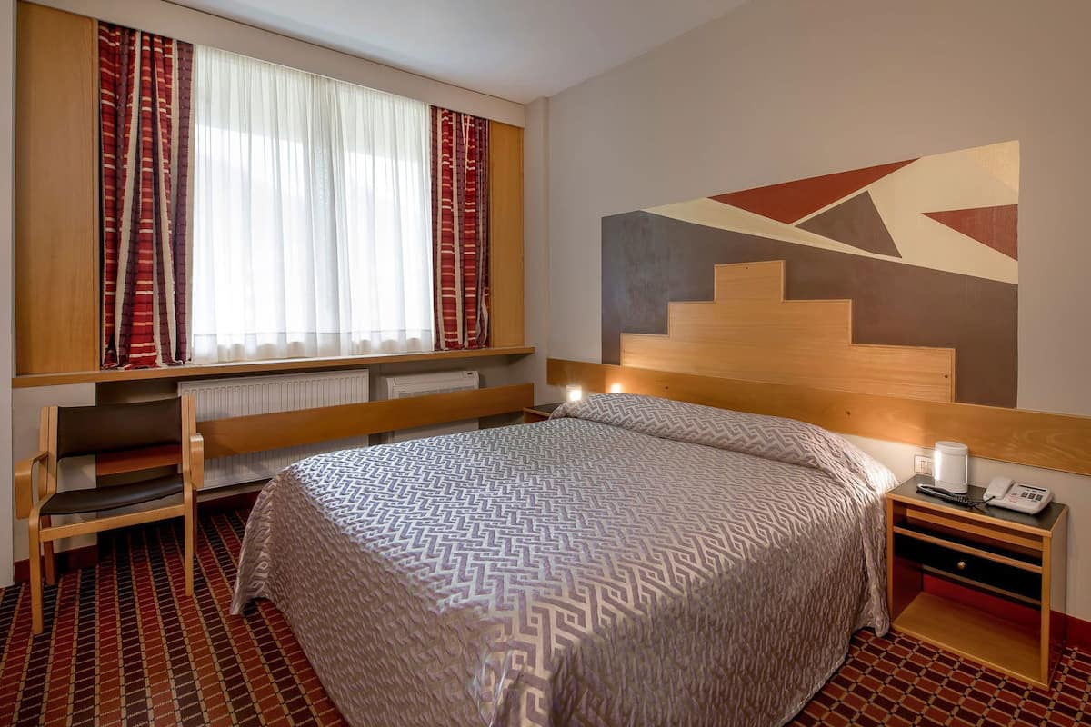 Minibar, in-room safe, desk, free WiFi