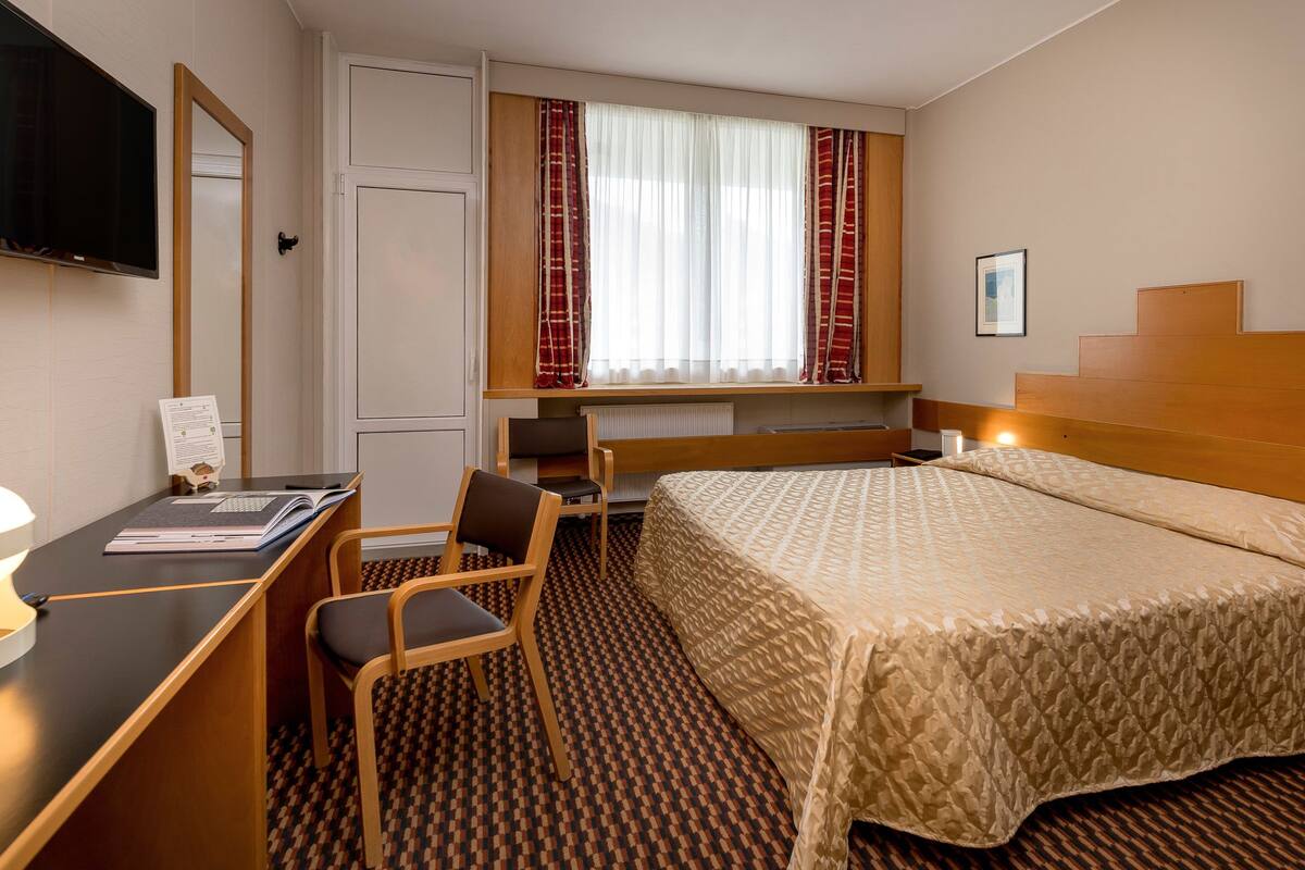 Minibar, coffre-fort, bureau, accès au Wi-Fi (inclus)