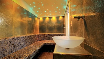 Sauna, hot tub, Turkish bath/hammam, body treatments, hydrotherapy