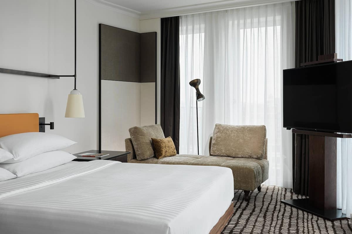 Superior Room, 1 King Bed, Non Smoking | Premium bedding, down comforters, pillowtop beds, in-room safe