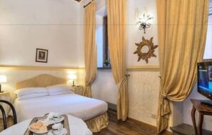 Classic Double Room | Memory-foam beds, in-room safe, individually decorated, free WiFi - Hotel Fontana (Rome)