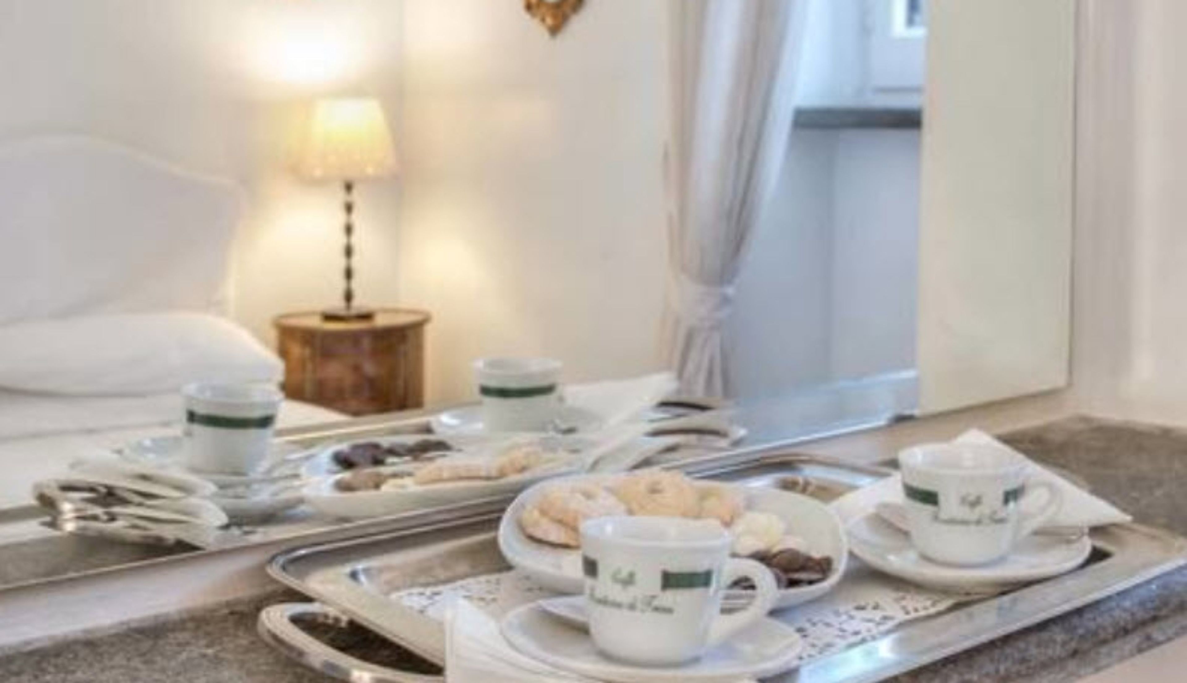 Classic Double Room | Room service - dining