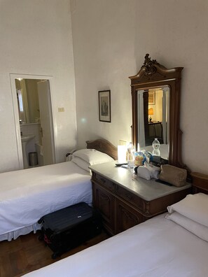Twin Room, 2 Twin Beds, City View (Trevi Fountain View) | Minibar, in-room safe, individually decorated, free WiFi