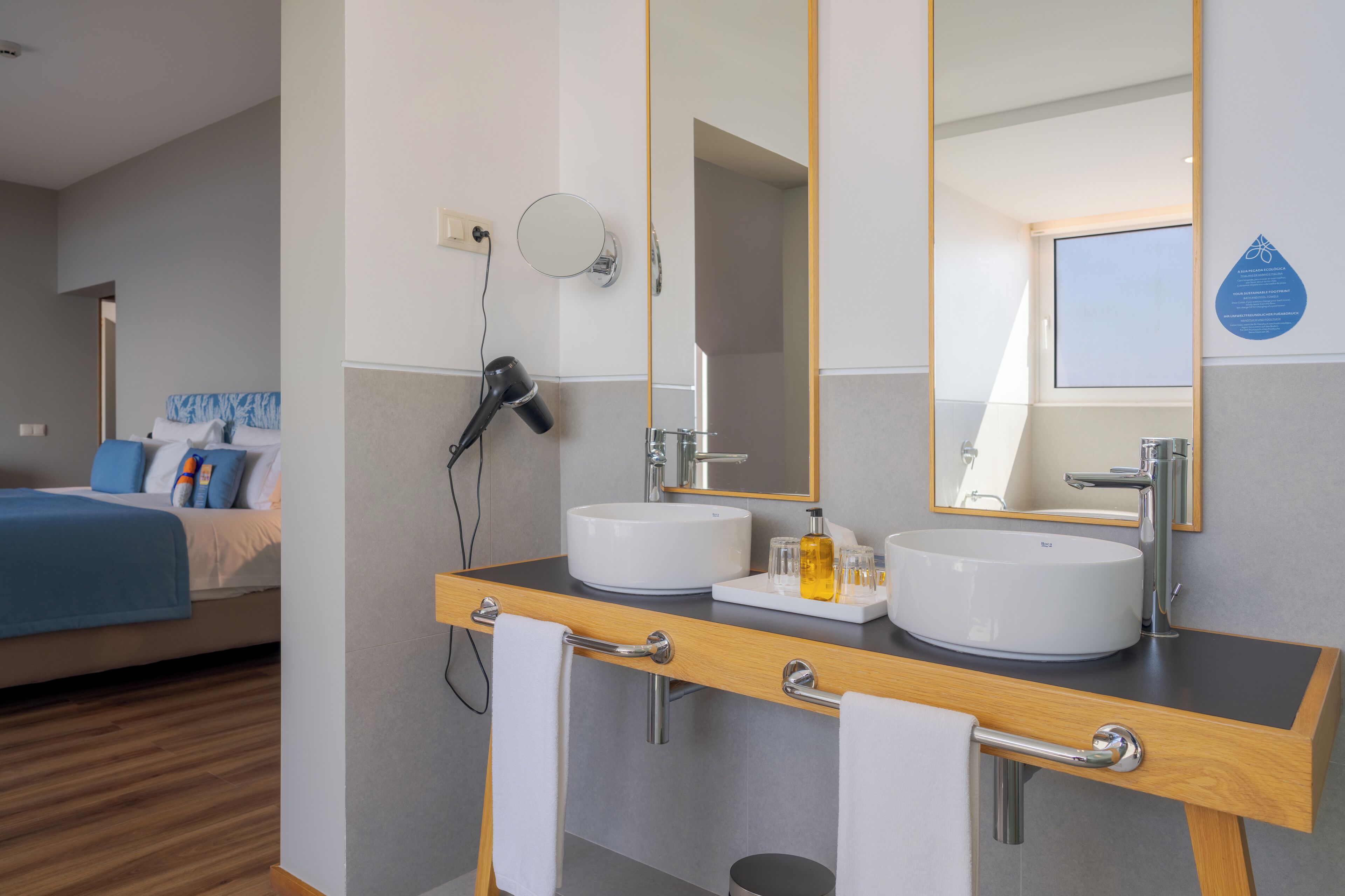master suite (2 bedrooms)  | bathroom | shower, free toiletries, hair dryer, towels
