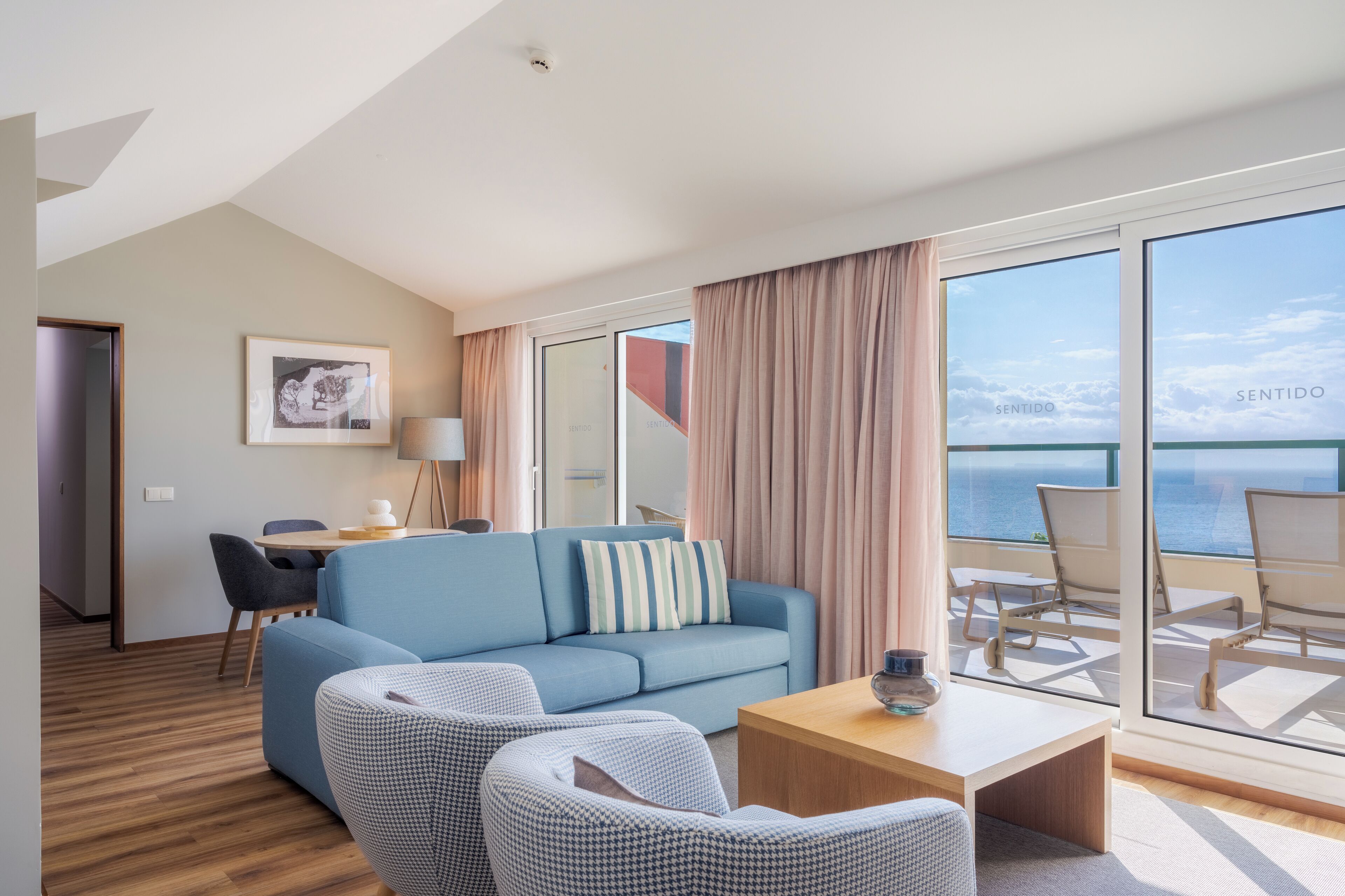 Master Suite (2 bedrooms)  | 起居區 | 智慧型電視