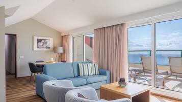 Master Suite (2 bedrooms) | Living area | Smart TV