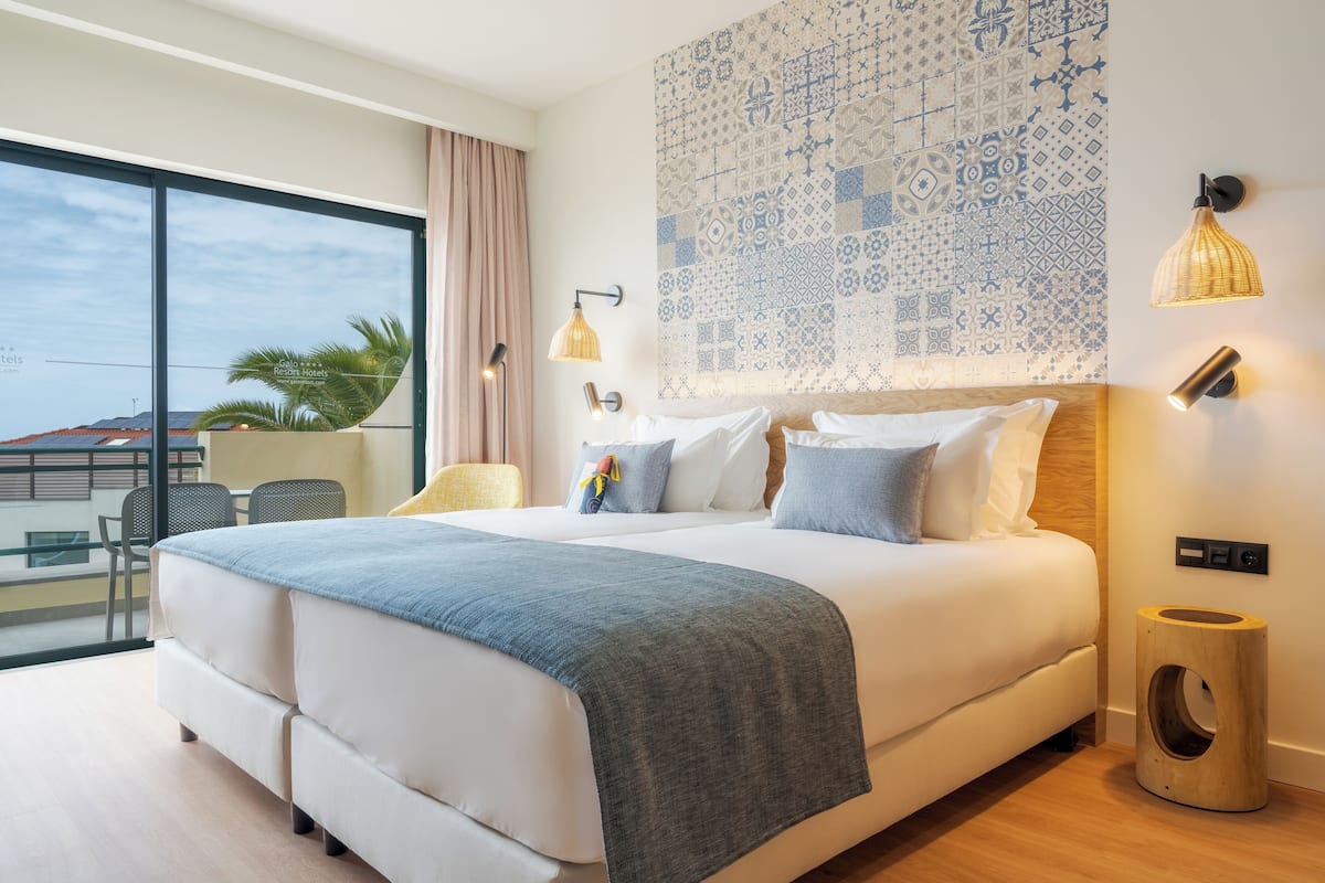 twin room, sea view | 1 bedroom, hypo-allergenic bedding, pillow-top beds, minibar