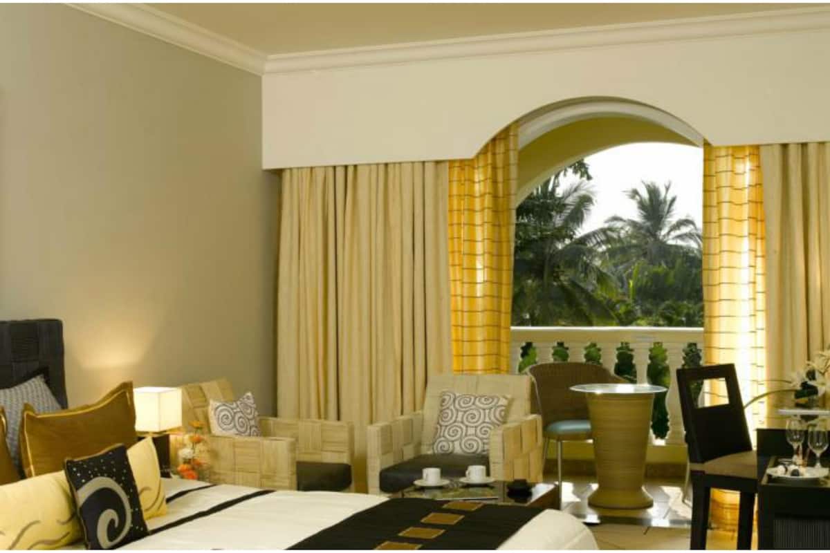 minibar, in-room safe, desk, iron/ironing board