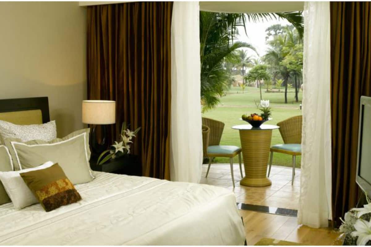 minibar, in-room safe, desk, iron/ironing board