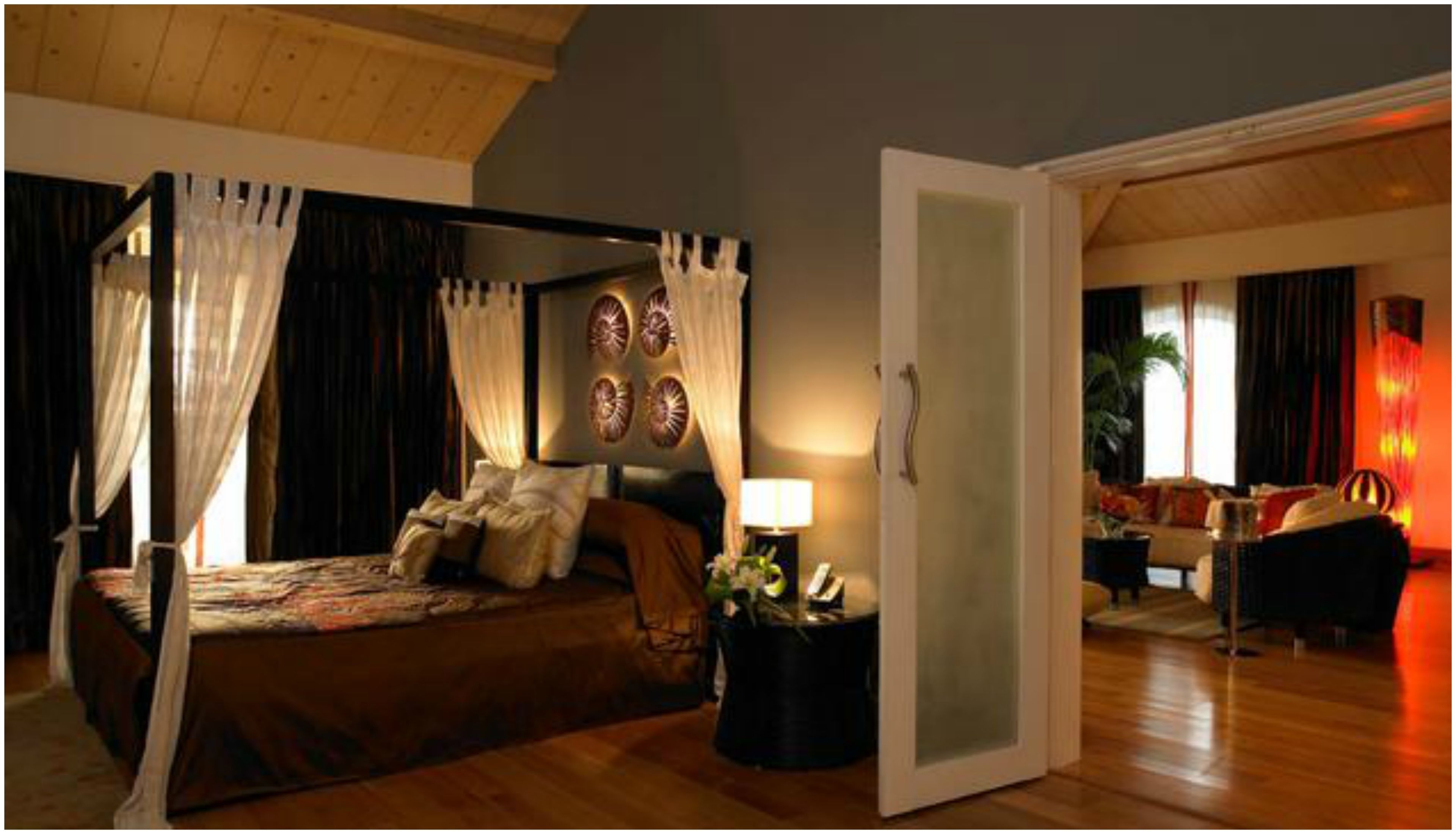 Minibar, coffres-forts dans les chambres, bureau