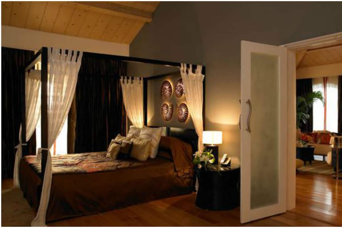 minibar, in-room safe, desk, iron/ironing board