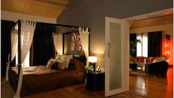 Minibar, in-room safe, desk, iron/ironing board