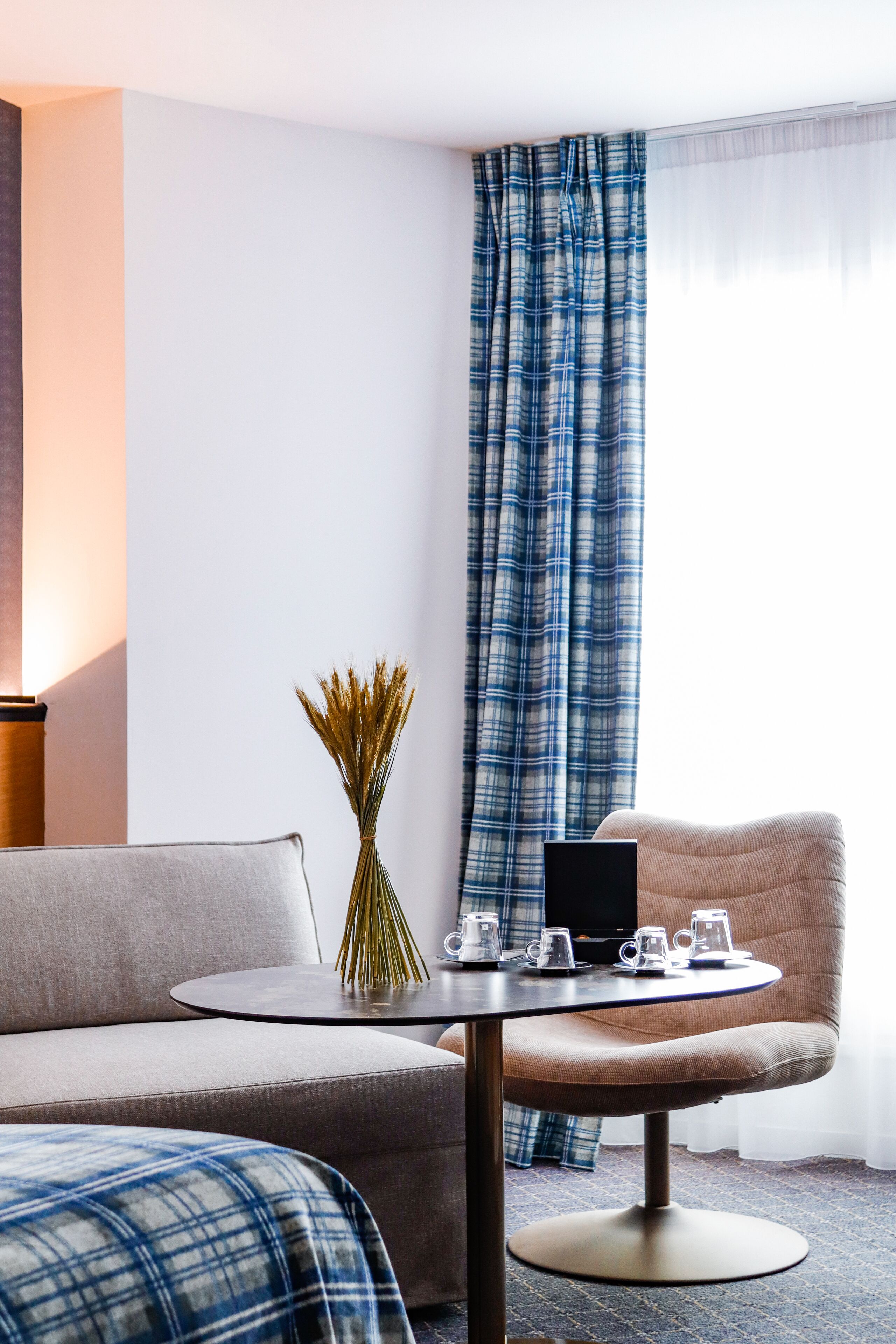 Hypo-allergenic bedding, in-room safe, desk, blackout drapes