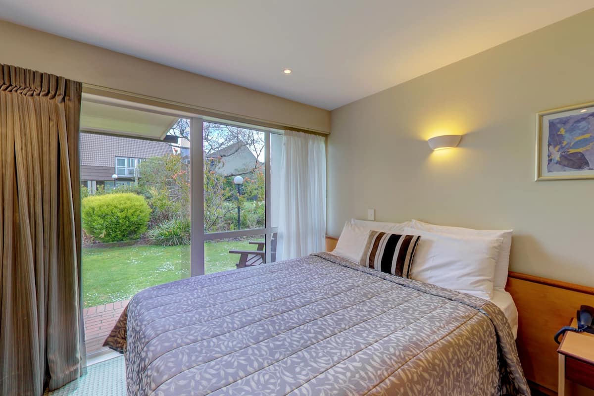 Coffre-fort, bureau, fer et planche Ă repasser, accĂšs au Wi-Fi (inclus)