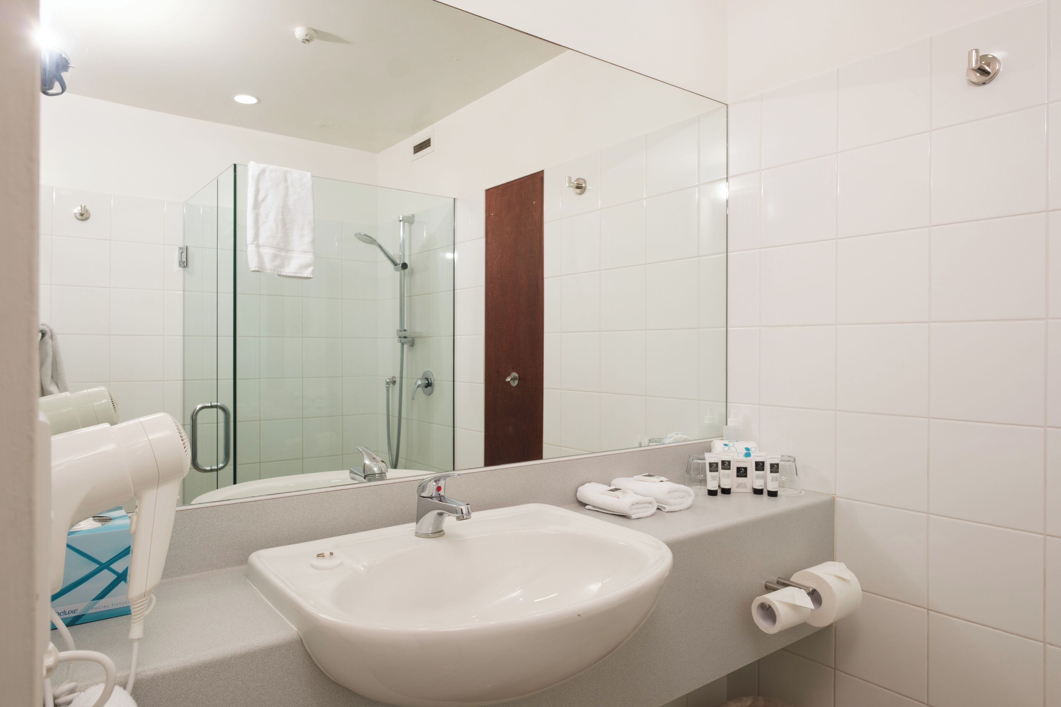 superior king room | bathroom | free toiletries, hair dryer, towels, soap