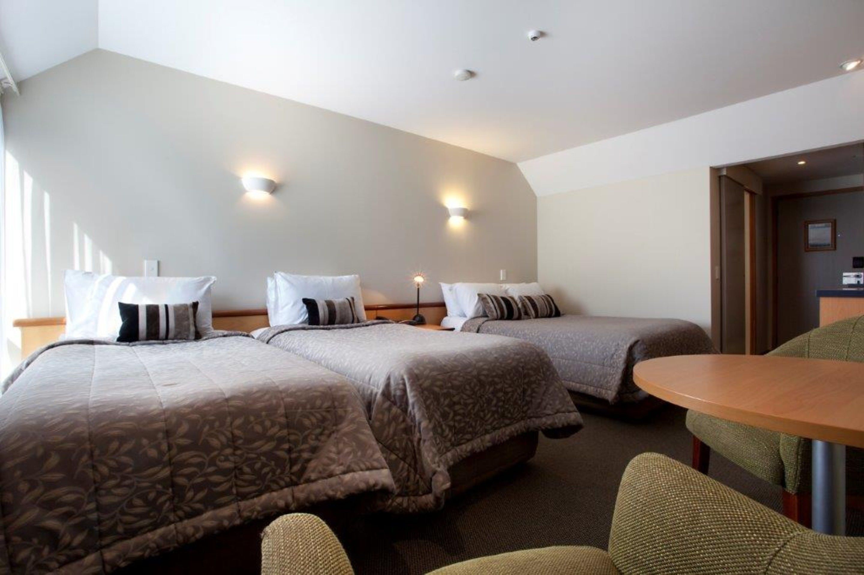 Coffre-fort, bureau, fer et planche à repasser, accès au Wi-Fi (inclus)