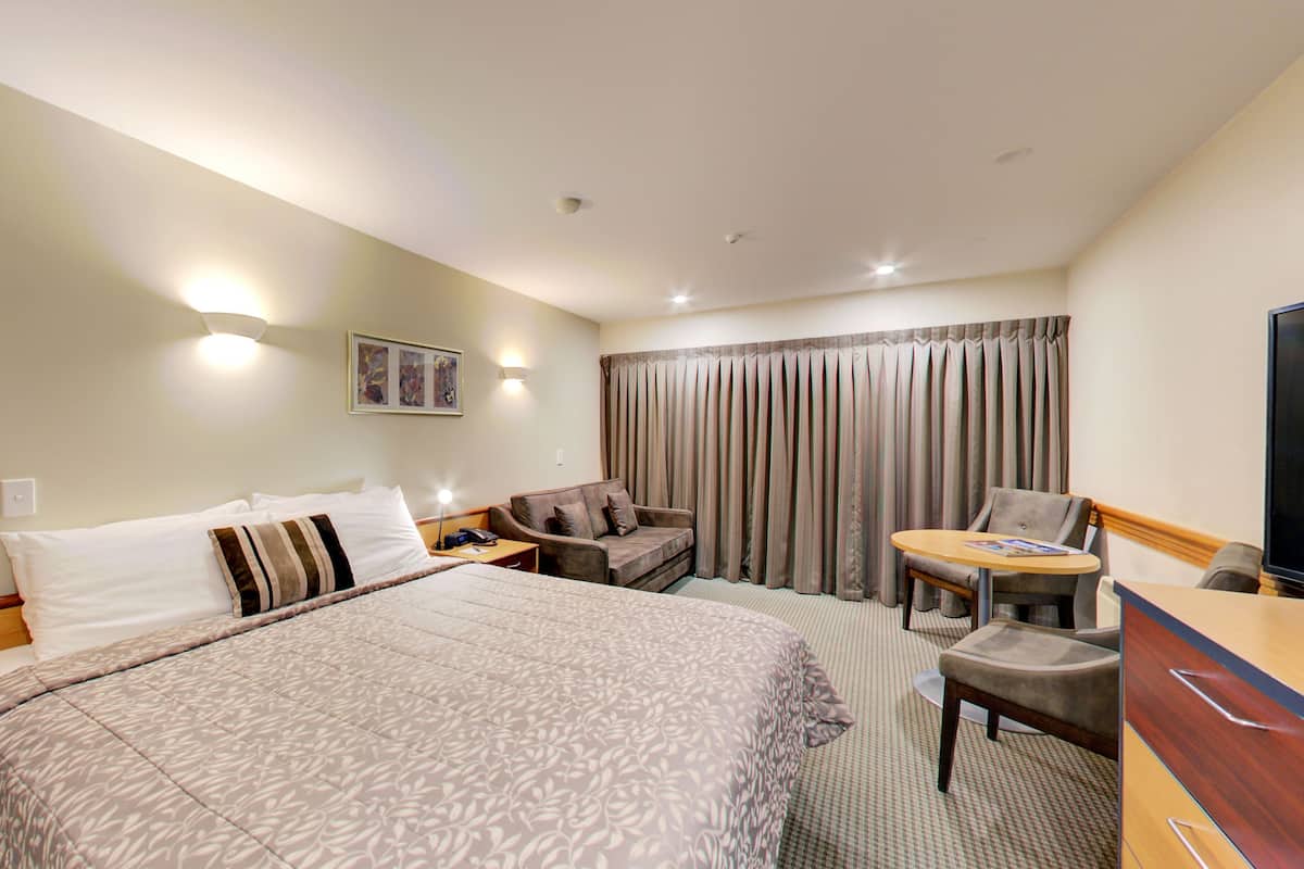 Coffre-fort, bureau, fer et planche Ă repasser, accĂšs au Wi-Fi (inclus)