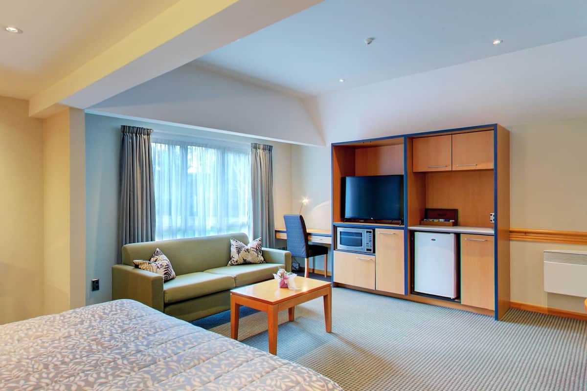 Coffre-fort, bureau, fer et planche Ă repasser, accĂšs au Wi-Fi (inclus)