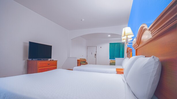 Kamar Deluks, 2 Tempat Tidur Queen, Bebas Asap Rokok | Meja kerja, setrika/meja setrika, Wi-Fi gratis, dan seprai linen