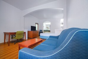 Bureau, fer et planche à repasser, accès au Wi-Fi (inclus)
