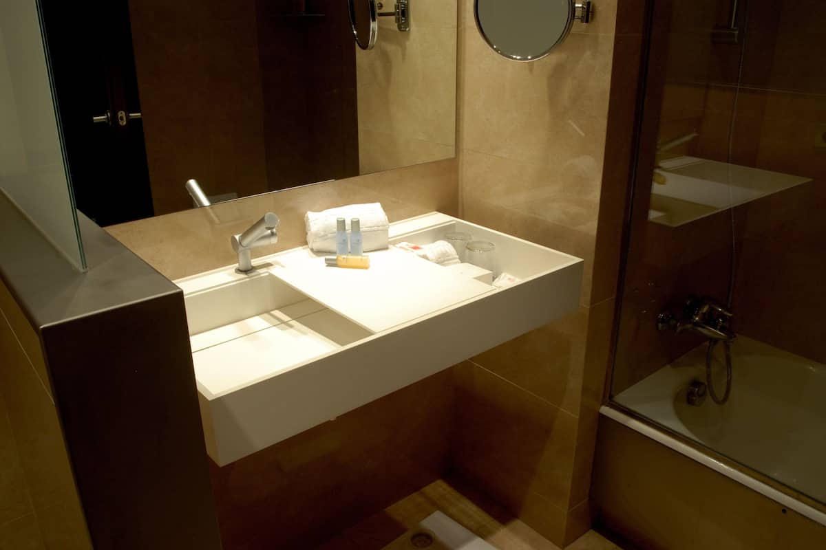 shower, eco-friendly toiletries, hair dryer, bidet