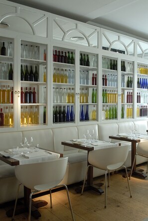 Breakfast, lunch and dinner served - Ciutat De Girona (Girona)