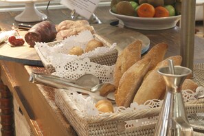 Desayuno buffet todos los días (con cargo) 