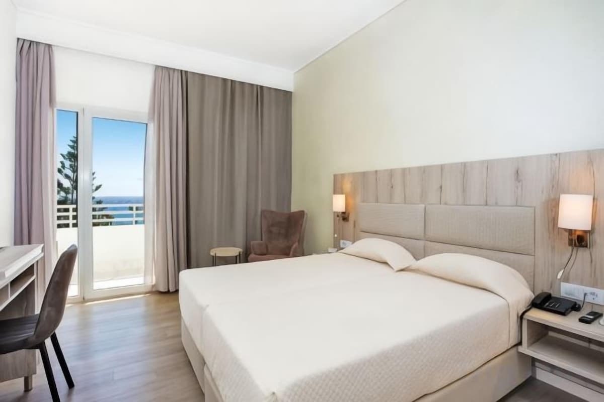 In-room safe, desk, iron/ironing board (on request), free WiFi
