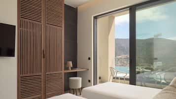 Premium 2 bedroom Suite | 2 bedrooms, in-room safe, desk, free WiFi