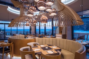 3 restaurantes: opção de almoço e jantar