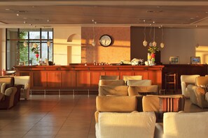 4 bars/lounges, 2 poolside bars, beach bar
