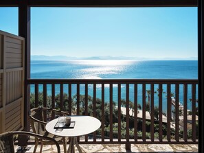 Habitación doble, vista al mar | Terraza o patio